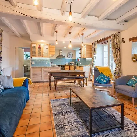 Dom wakacyjny 4 Bedroom Gorgeous In Argentonnay Saint-Clementin