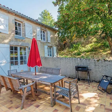 4 Bedroom Gorgeous In Argentonnay Dom wakacyjny *