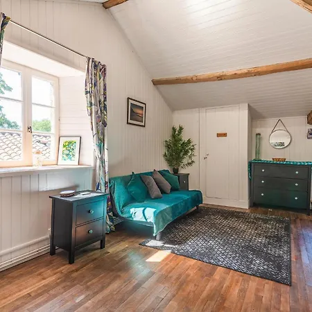 4 Bedroom Gorgeous In Argentonnay * Saint-Clementin