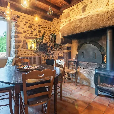 4 Bedroom Gorgeous In Argentonnay Dom wakacyjny