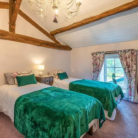 4 Bedroom Gorgeous In Argentonnay Saint-Clementin